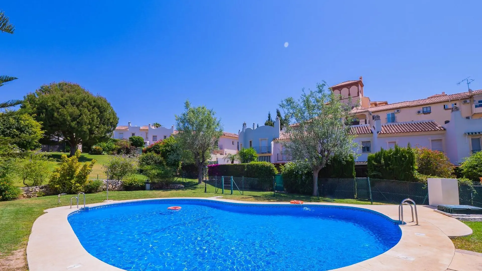 Cubo'S Townhouse Sierrezuela Villa Fuengirola