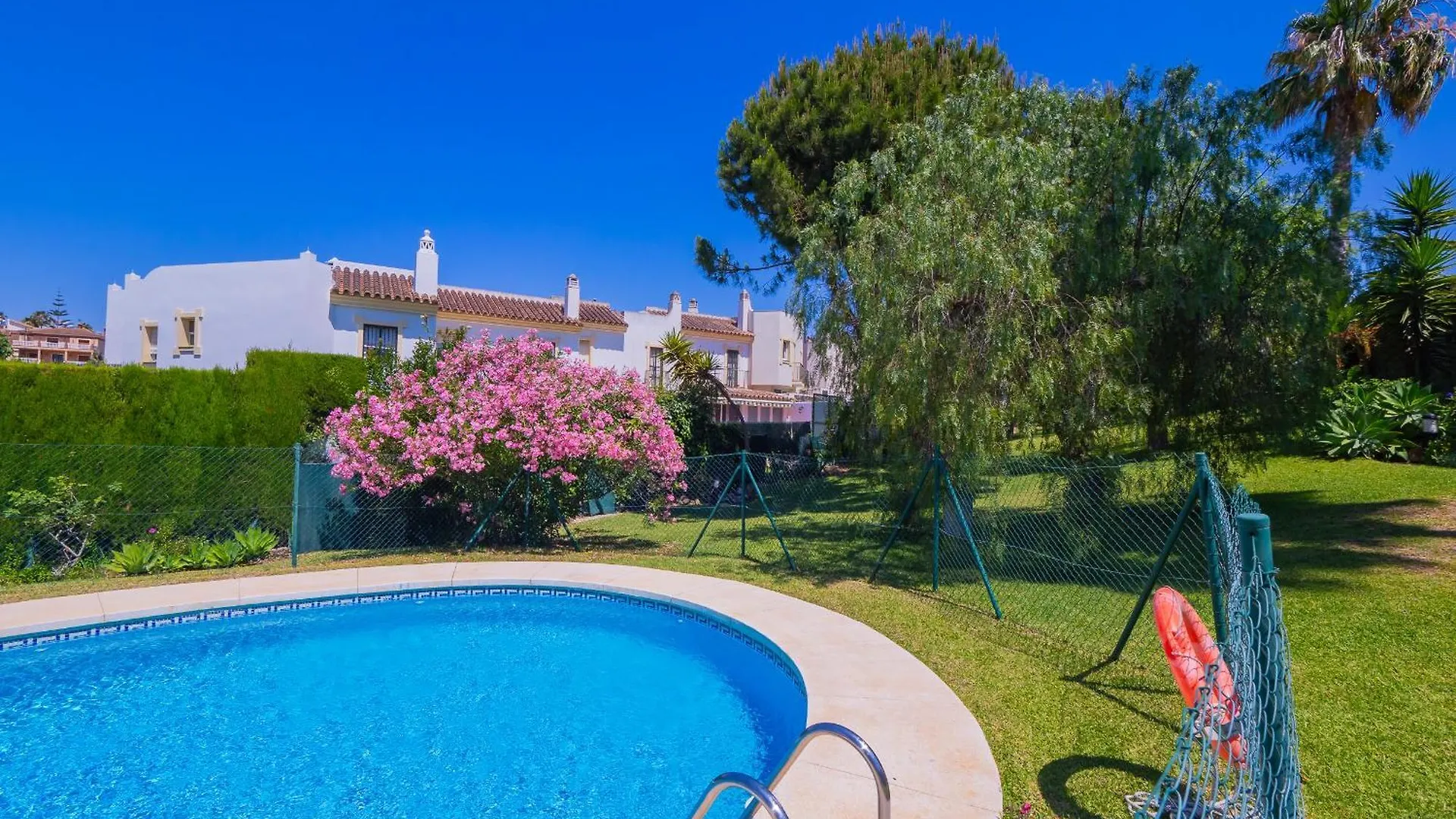 Cubo'S Townhouse Sierrezuela Villa Fuengirola 0*,